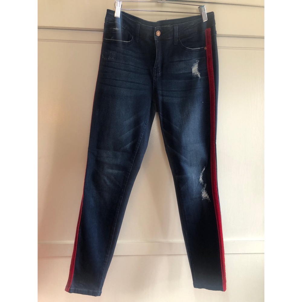 Judy Blue Los Angeles Mid Rise Skinny Fit Jeans with Velvet Detailing